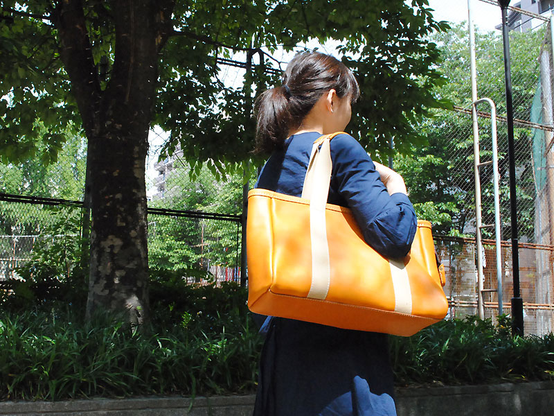 トートバッグ 着用
