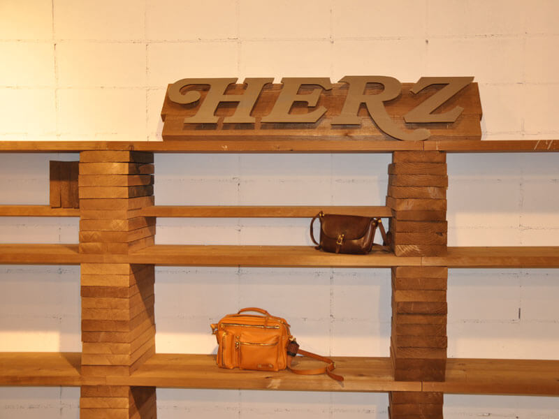 HERZ名古屋 店内什器