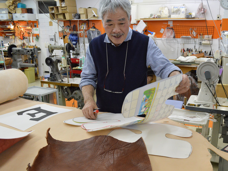 渋谷工房で下準備をする近藤