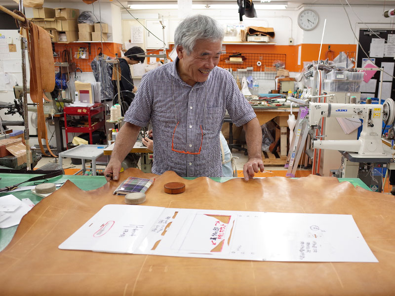 試作に励む創業者の近藤