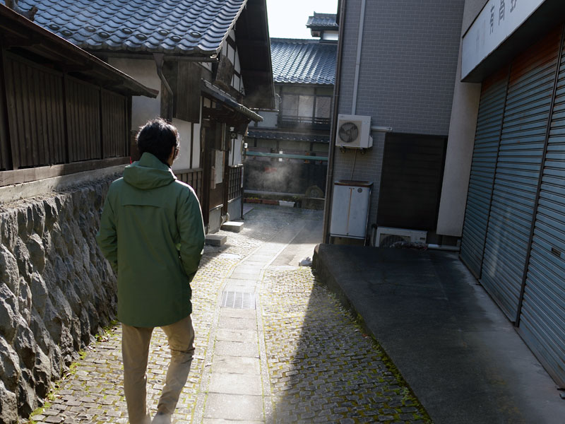 湯宿を歩く小野寺