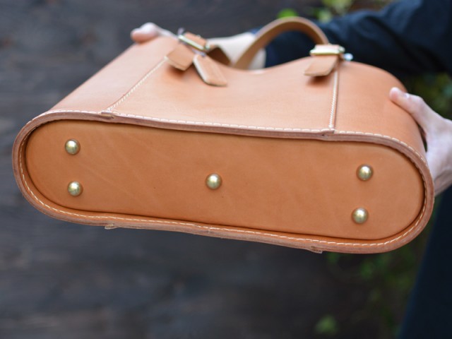 切りっぱなしのトートバッグ 底面