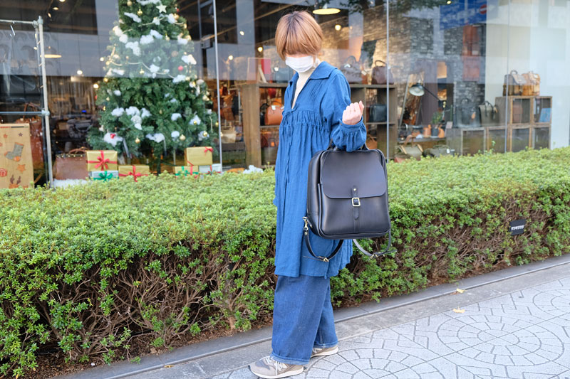 アニバーサリートートリュック ブラックメンズ着用6