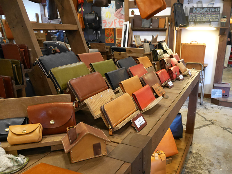 ヘルツ仙台店、長財布ディスプレイ