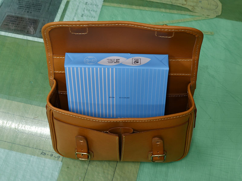 2wayショルダーバッグ(CW-10)Sサイズへの収納(A4用紙)1