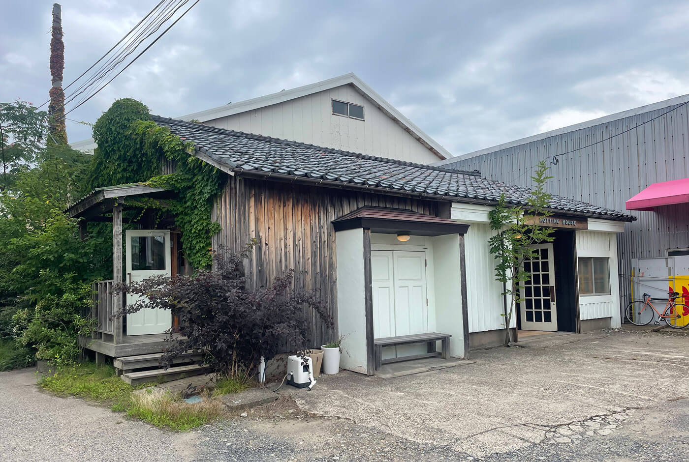 ROTTING HOUSE(S.H.S TOYANO敷地内)