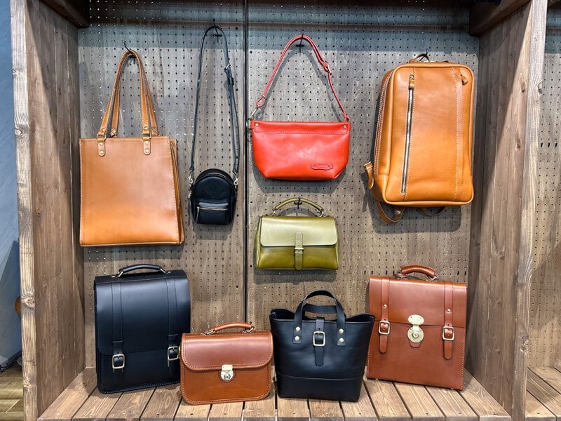 博多店限定鞄(全9型)を販売中