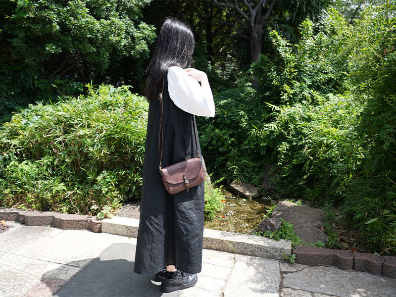 ショルダーバッグ(G-13) 公園着用